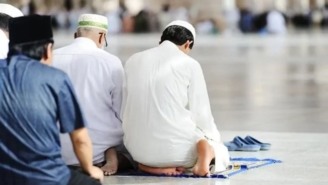 مواقيت الصلاة وموعد أذان الفجر في دول الوطن العربي غدا السبت